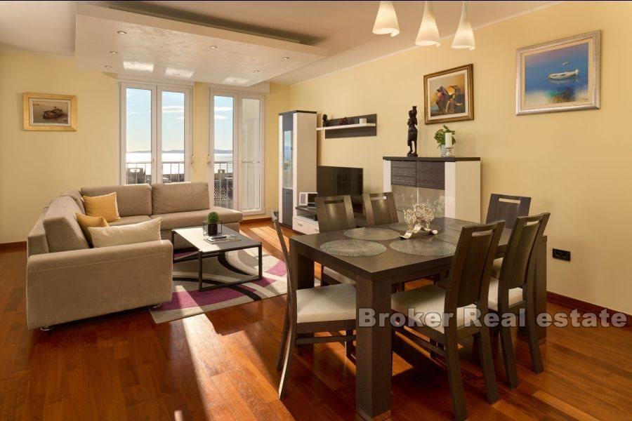 Split - Meje - Trzypokojowy apartament z nowoczesnym wystrojem i widokiem na morze