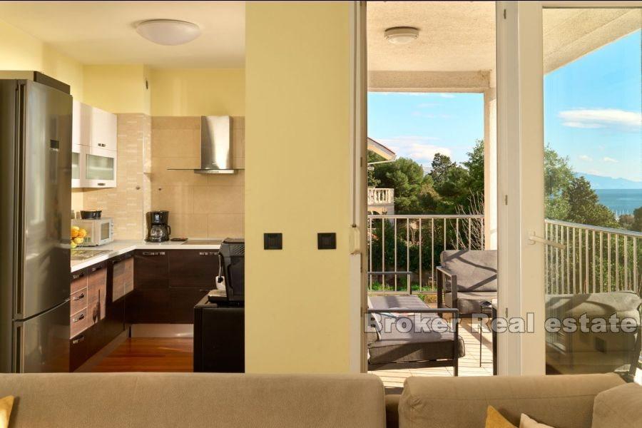 Split - Meje - Trzypokojowy apartament z nowoczesnym wystrojem i widokiem na morze