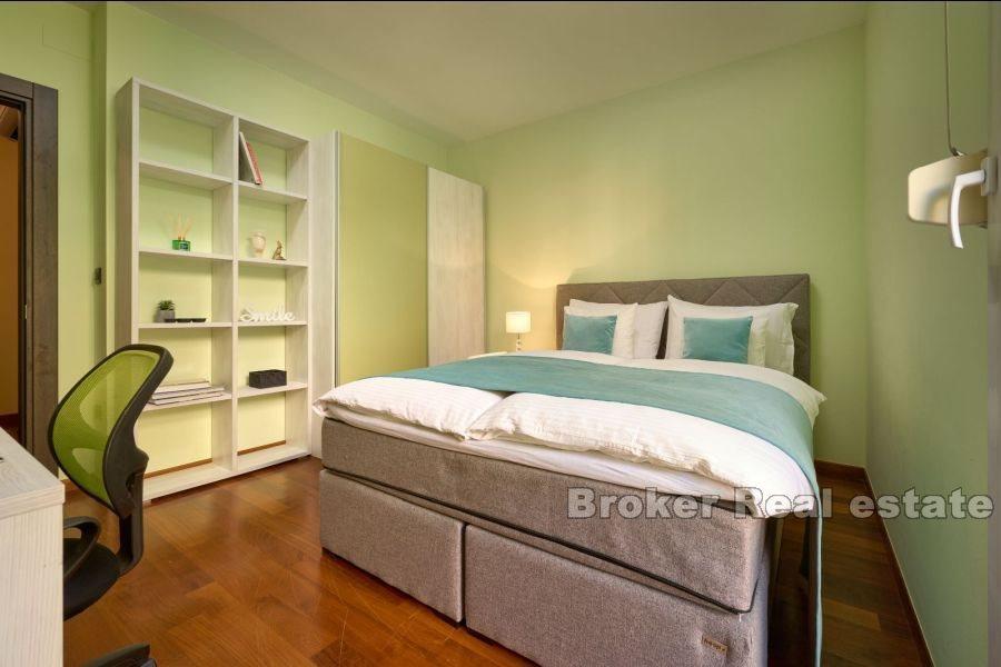 Split - Meje - Trzypokojowy apartament z nowoczesnym wystrojem i widokiem na morze