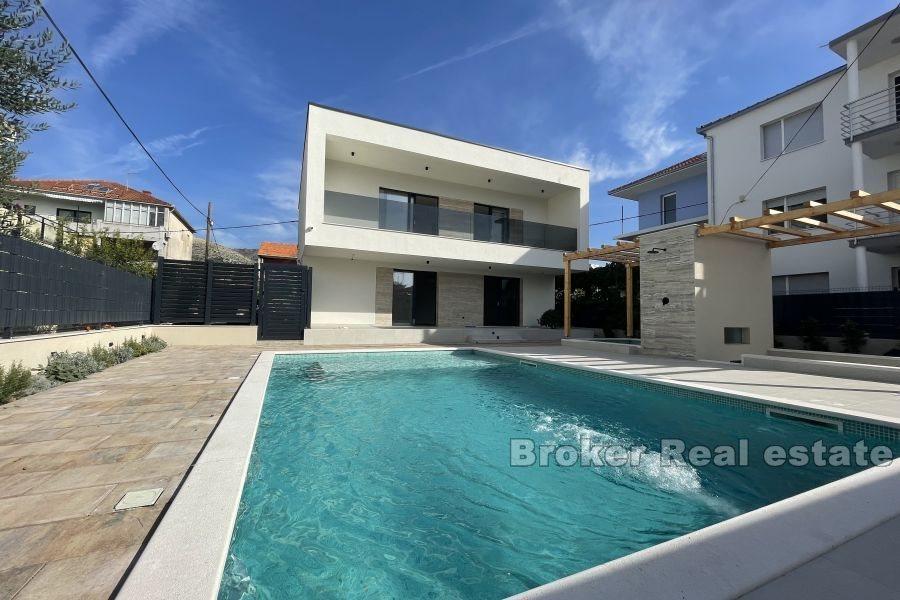Trogir - Neu gebaute Villa mit Swimmingpool