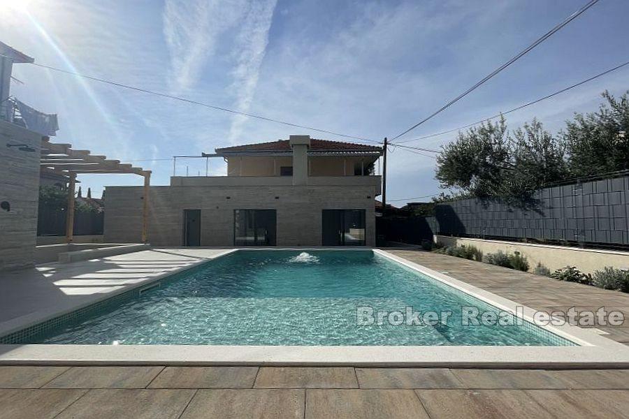 Trogir - Neu gebaute Villa mit Swimmingpool