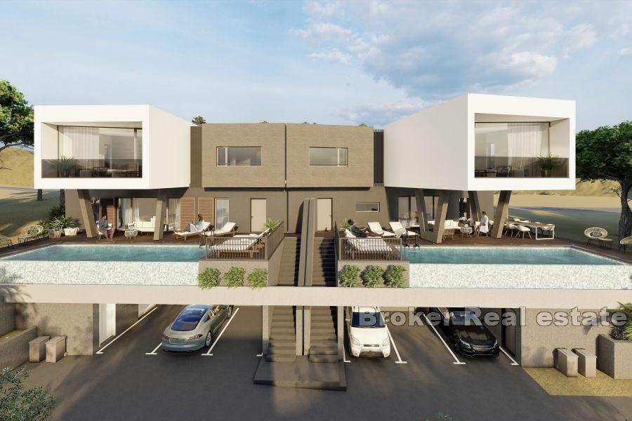 Trogir - Bliźniak w budowie z basenem blisko morza