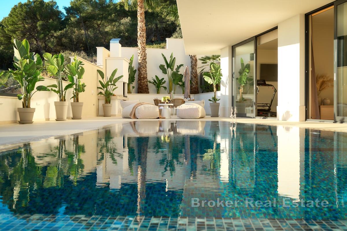 Trogir - Villa en construction avec piscine près de la mer