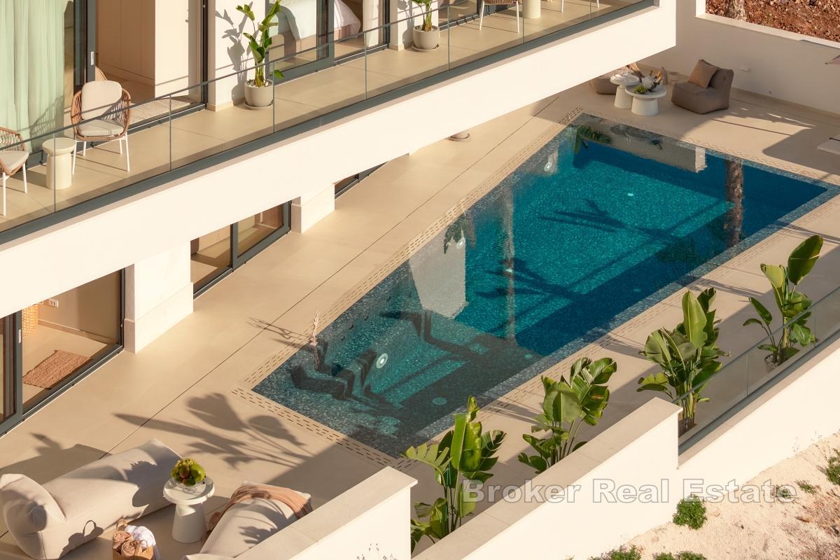 Trogir - Villa en construction avec piscine près de la mer