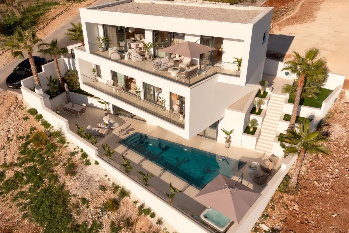 Trogir - Villa in costruzione con piscina vicino al mare