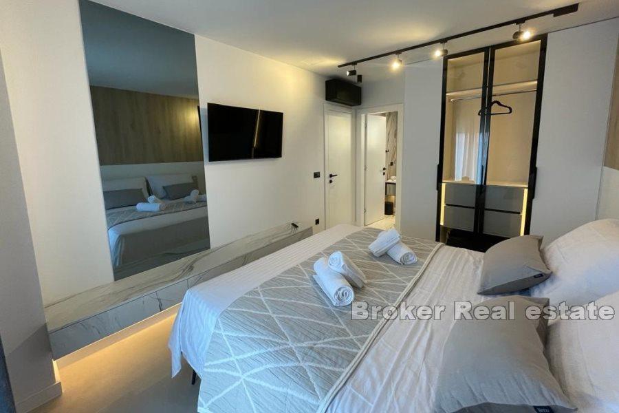 Øya Ciovo - Nybygd villa med basseng nær sjøen