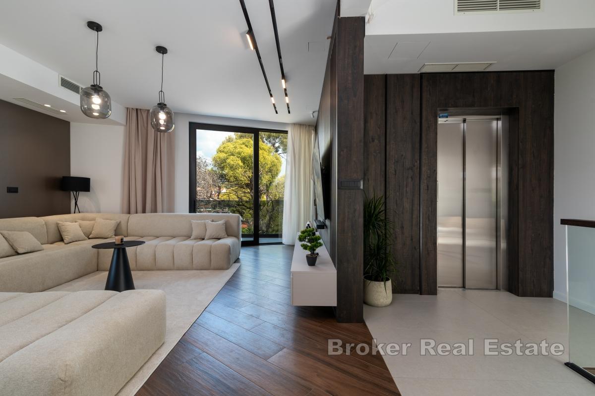 Nowoczesna willa z basenem niedaleko morza