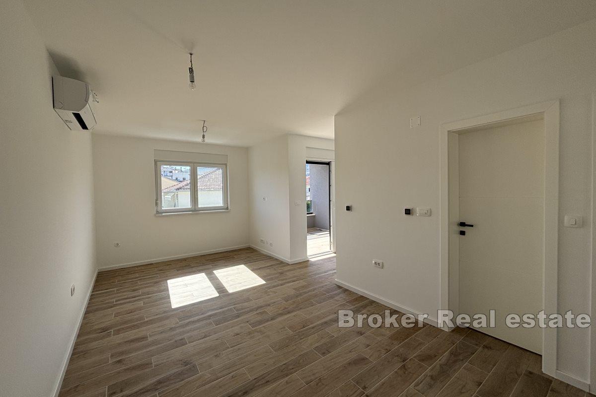 001-2035-157-Trogir-Modern-two-bedroom-apartment-for-sale