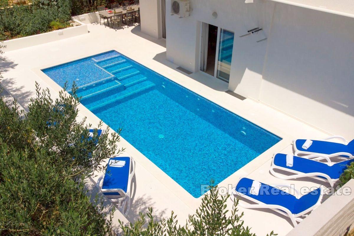 Spazioso appartamento su due piani con tre camere da letto