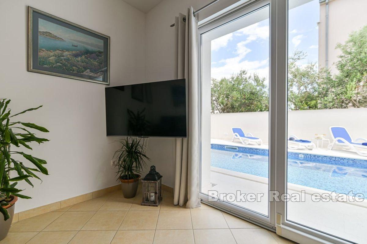 Spazioso appartamento su due piani con tre camere da letto