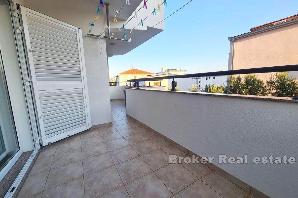 Komfortní apartmán s částečným výhledem na moře