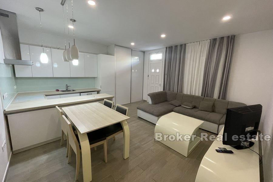 Split - Pazdigrad, moderní apartmán s jednou ložnicí