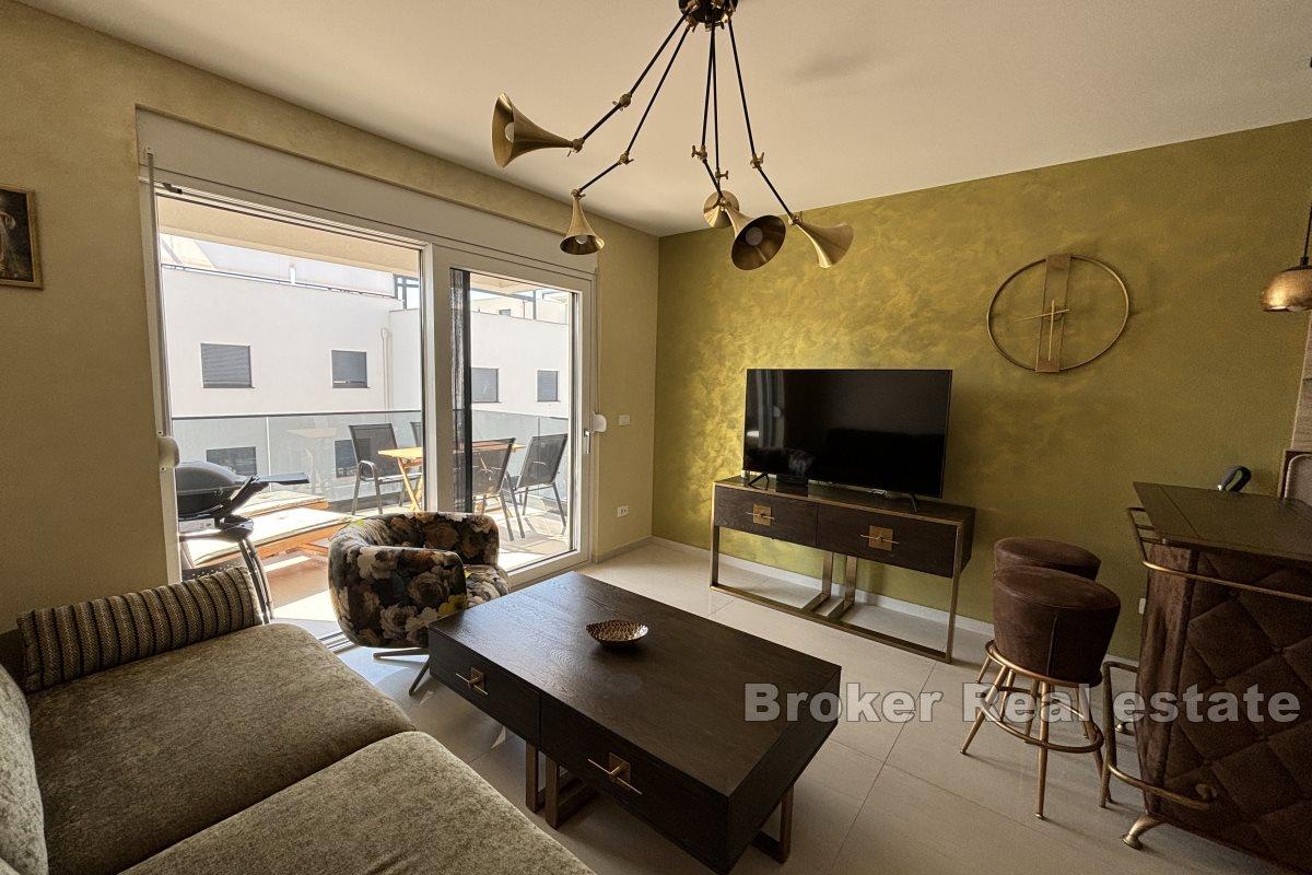 Luxurious apartment in a new building near the sea