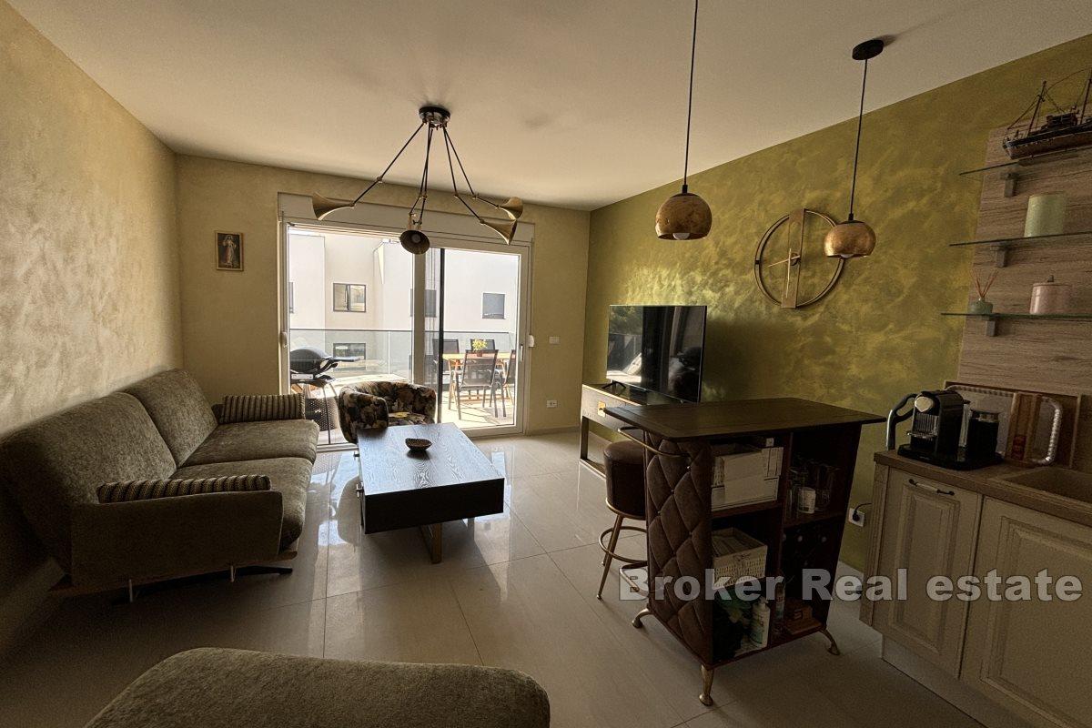 Luxurious apartment in a new building near the sea