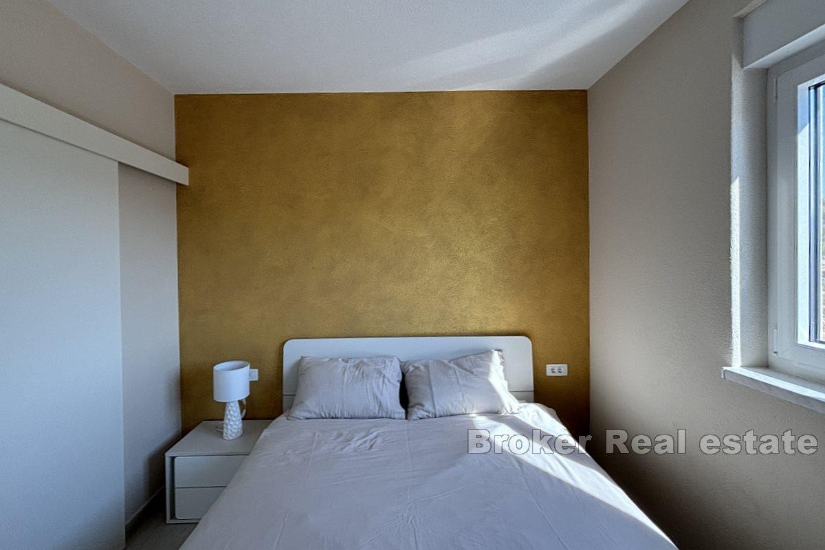 Luxurious apartment in a new building near the sea