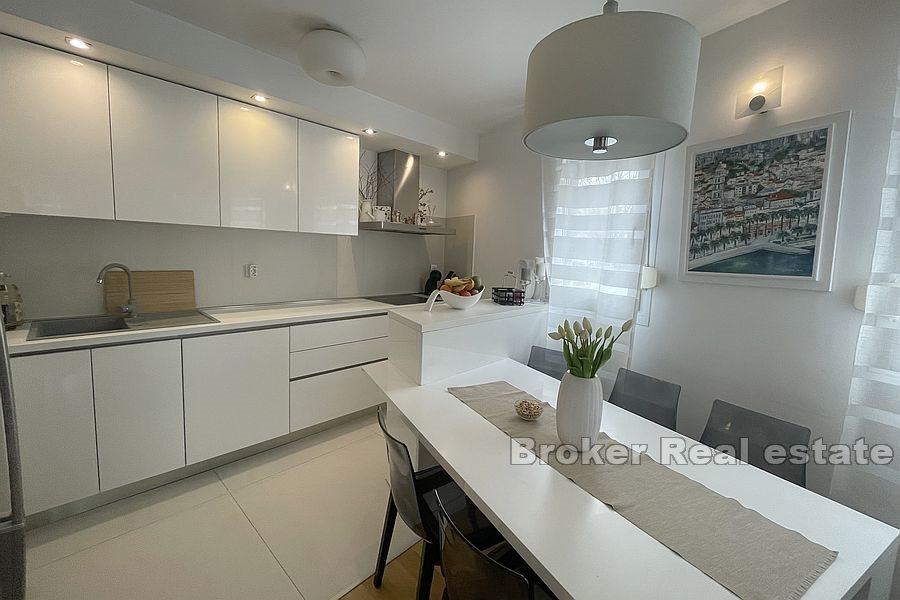 Split - Žnjan, appartement de deux chambres avec terrasse