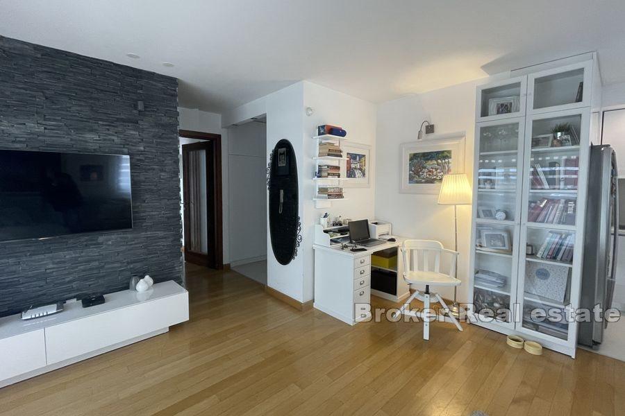 Split - Žnjan, appartement de deux chambres avec terrasse