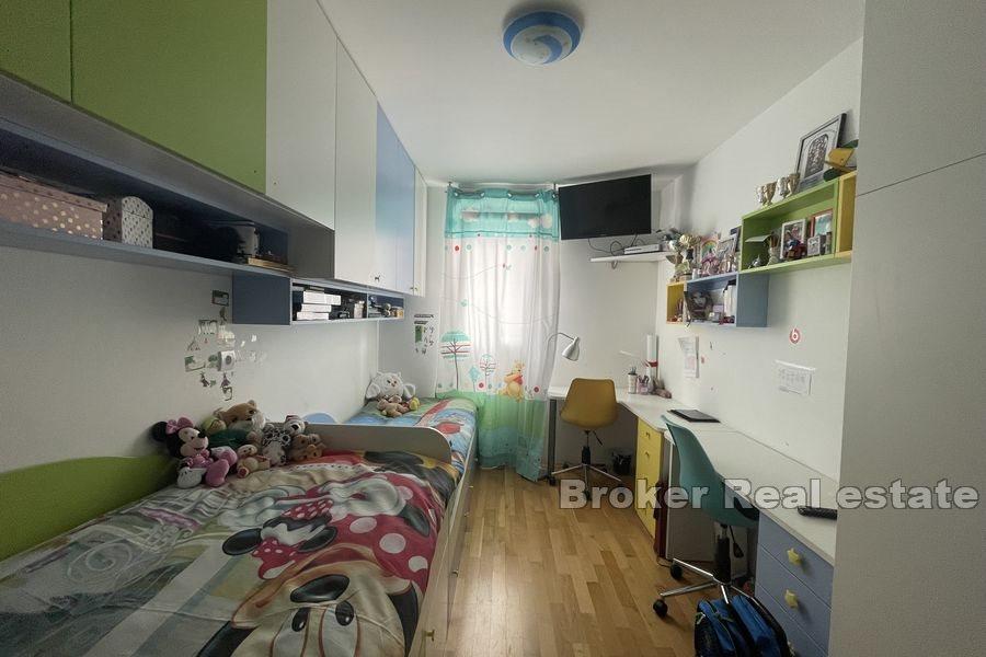 Split - Žnjan, appartement de deux chambres avec terrasse