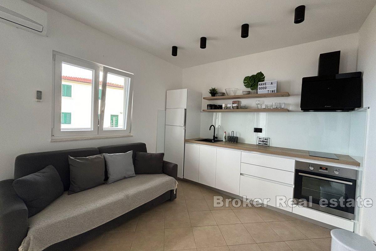 Moderne leilighet i andre rad til sjøen