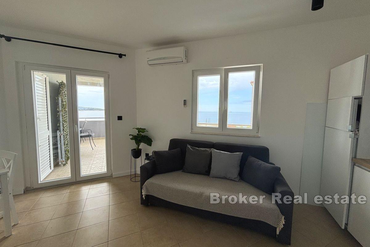 Moderne leilighet i andre rad til sjøen