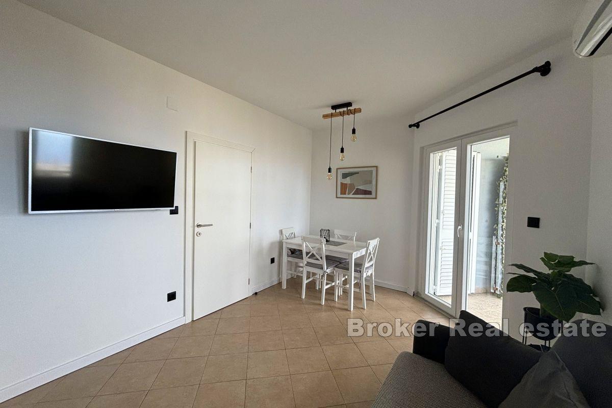 Moderne leilighet i andre rad til sjøen