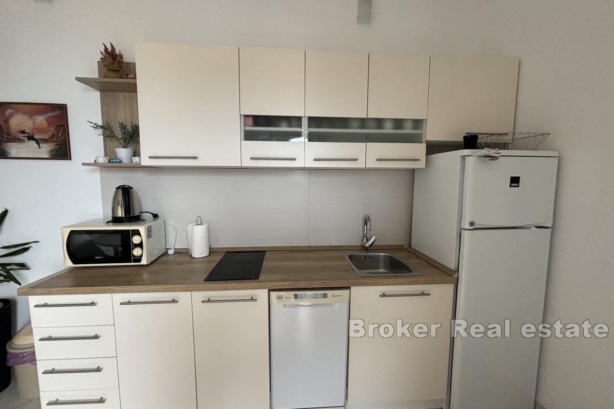 Three bedroom apartment with sea view