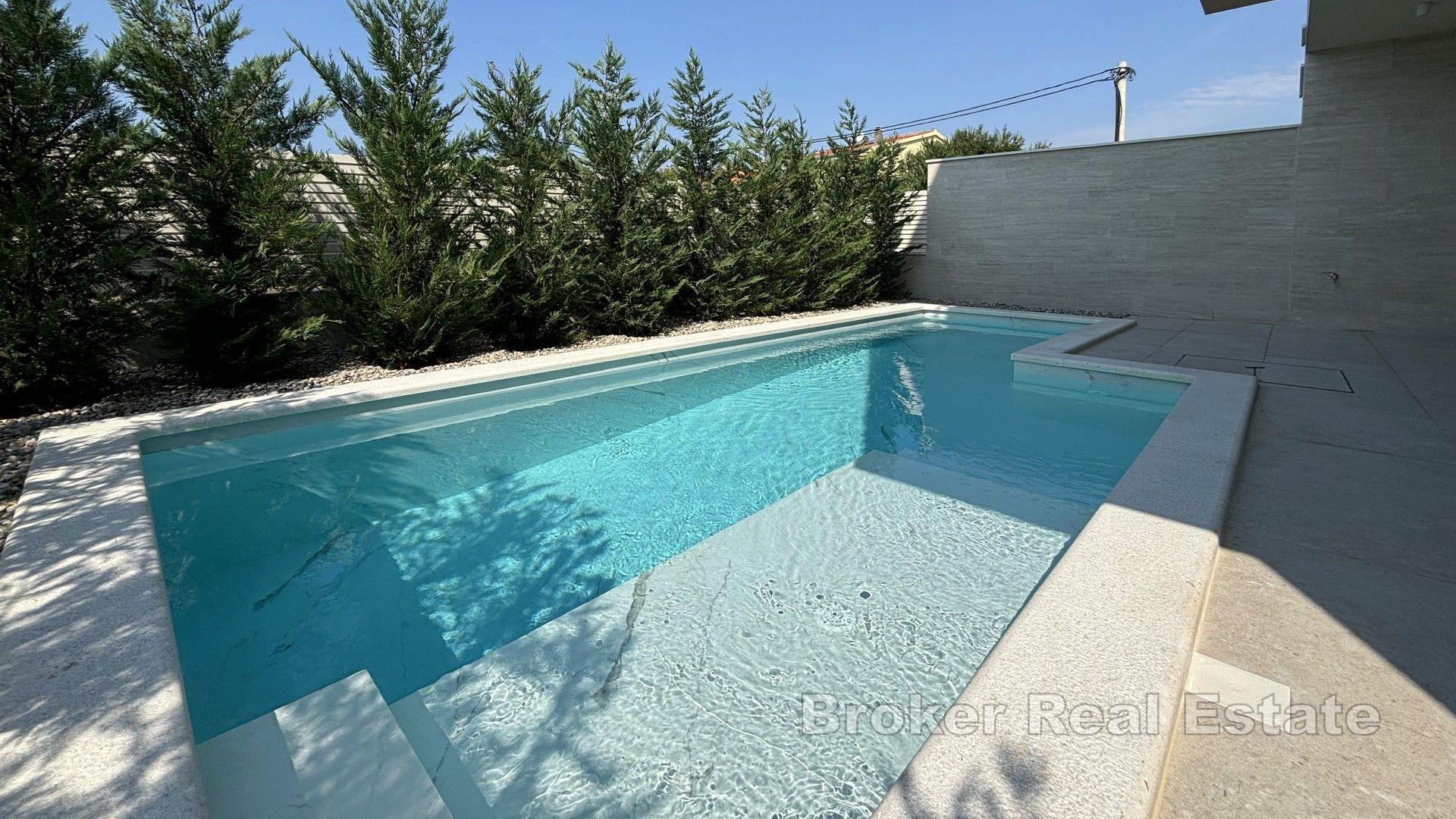 Villa mit Pool in Meeresnähe