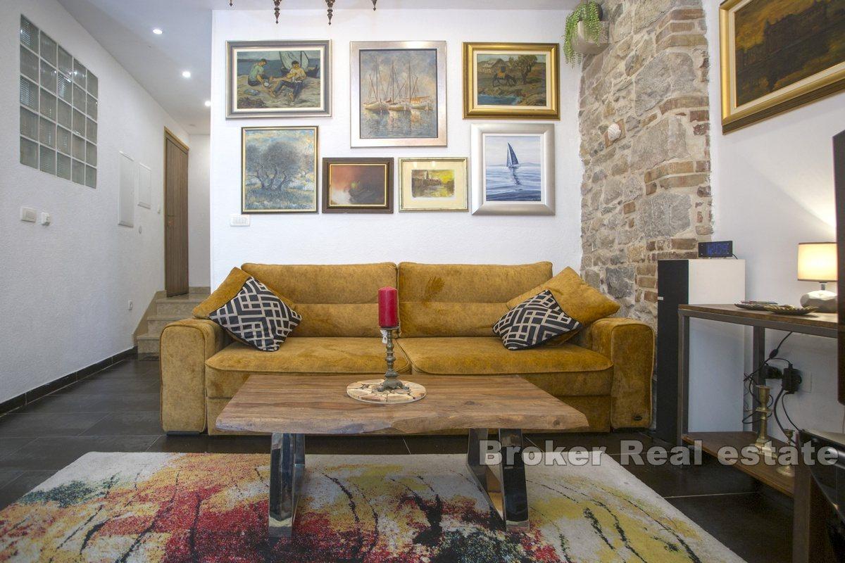 Casa in pietra non lontana dal Palazzo di Diocleziano e dal mare