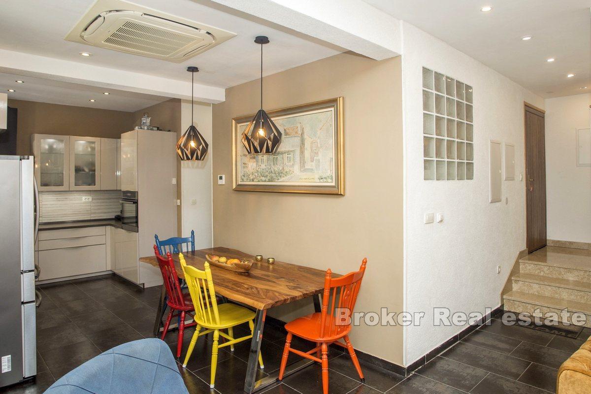 Casa in pietra non lontana dal Palazzo di Diocleziano e dal mare