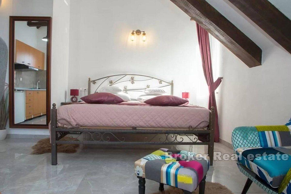 Casa in pietra non lontana dal Palazzo di Diocleziano e dal mare