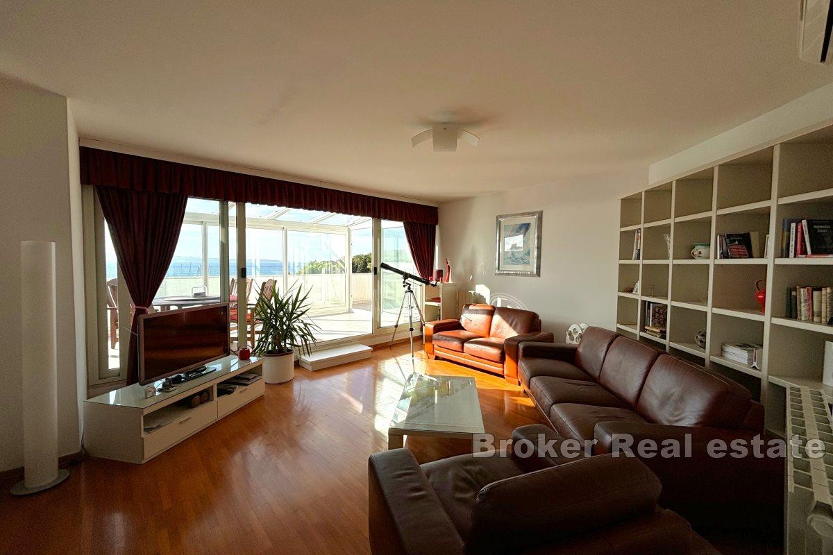 Penthouse-Wohnung mit Meerblick