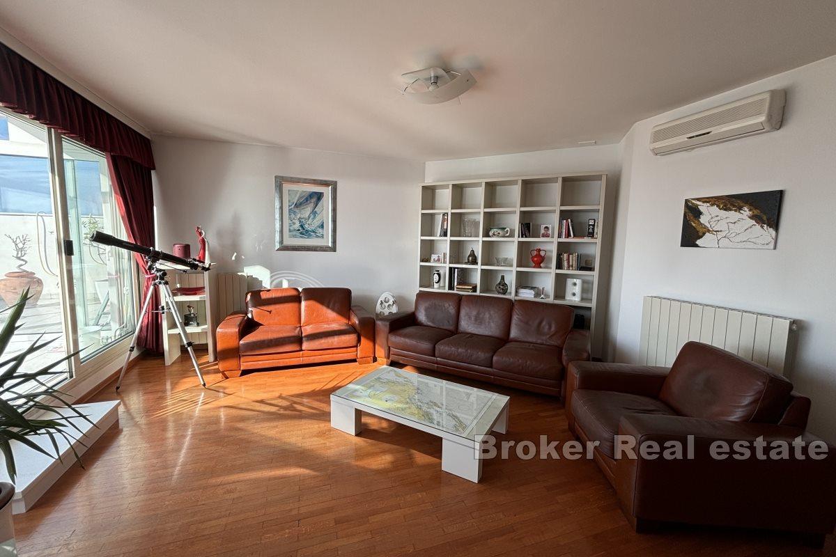 Penthouse-Wohnung mit Meerblick