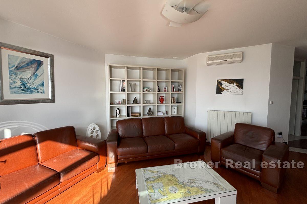 Penthouse-Wohnung mit Meerblick