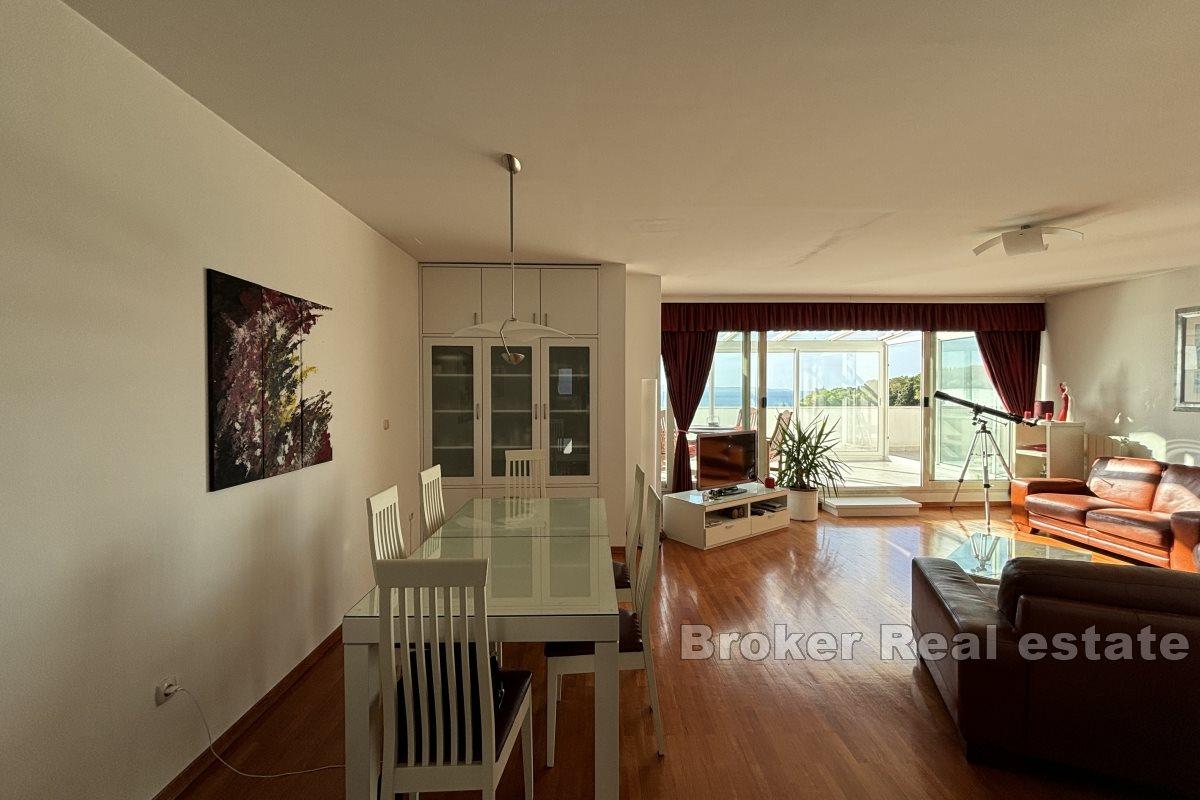 Penthouse-Wohnung mit Meerblick
