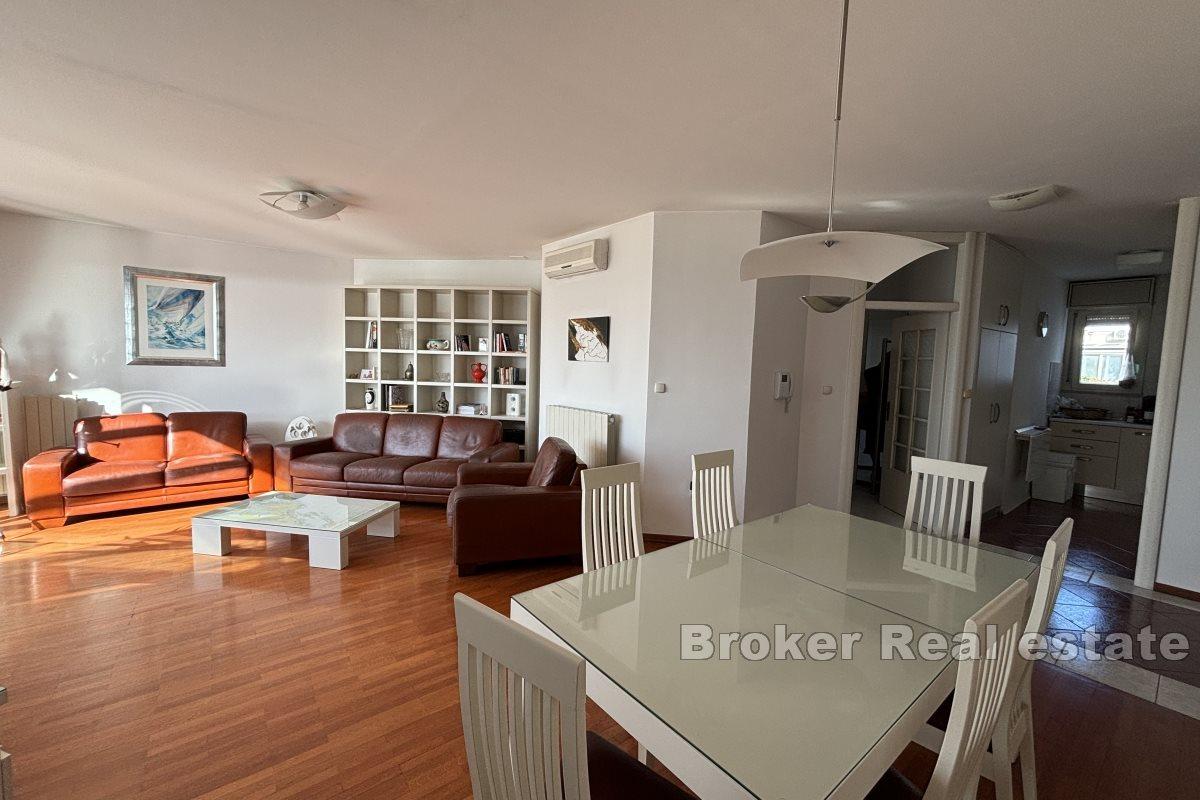 Penthouse-Wohnung mit Meerblick