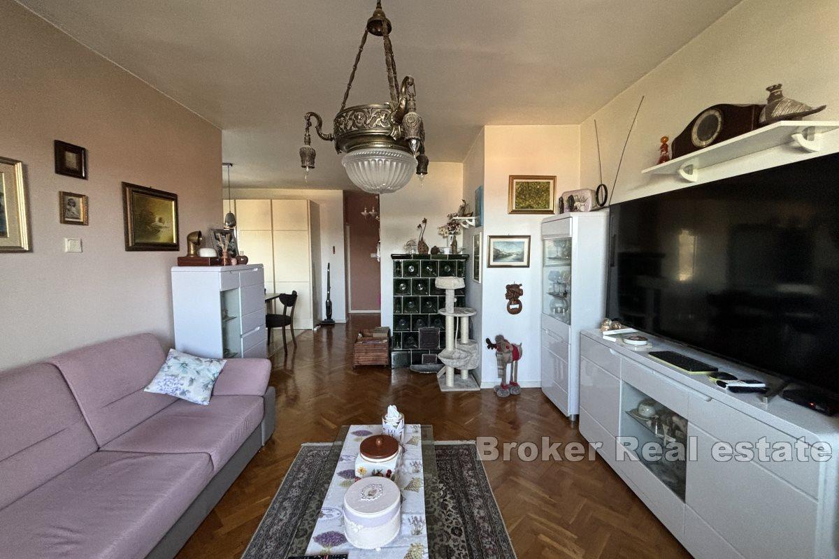 Romslig toroms leilighet