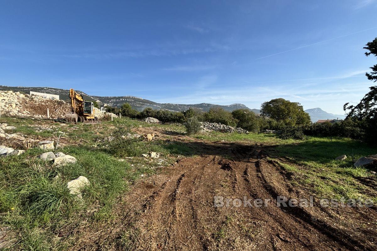 Spacious building plot with sea view