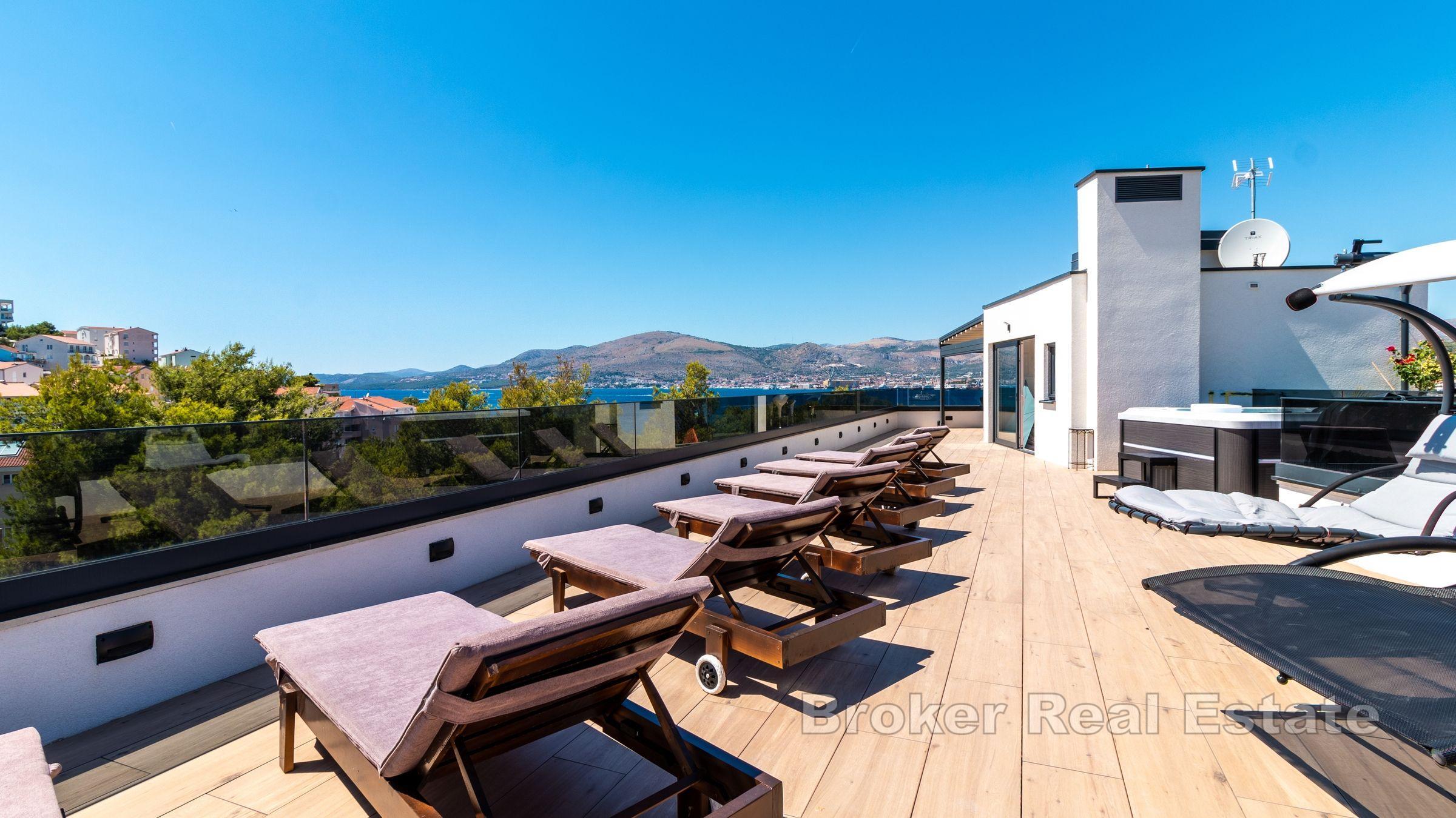 Nowo wybudowana willa z basenem w drugim rzędzie od morza