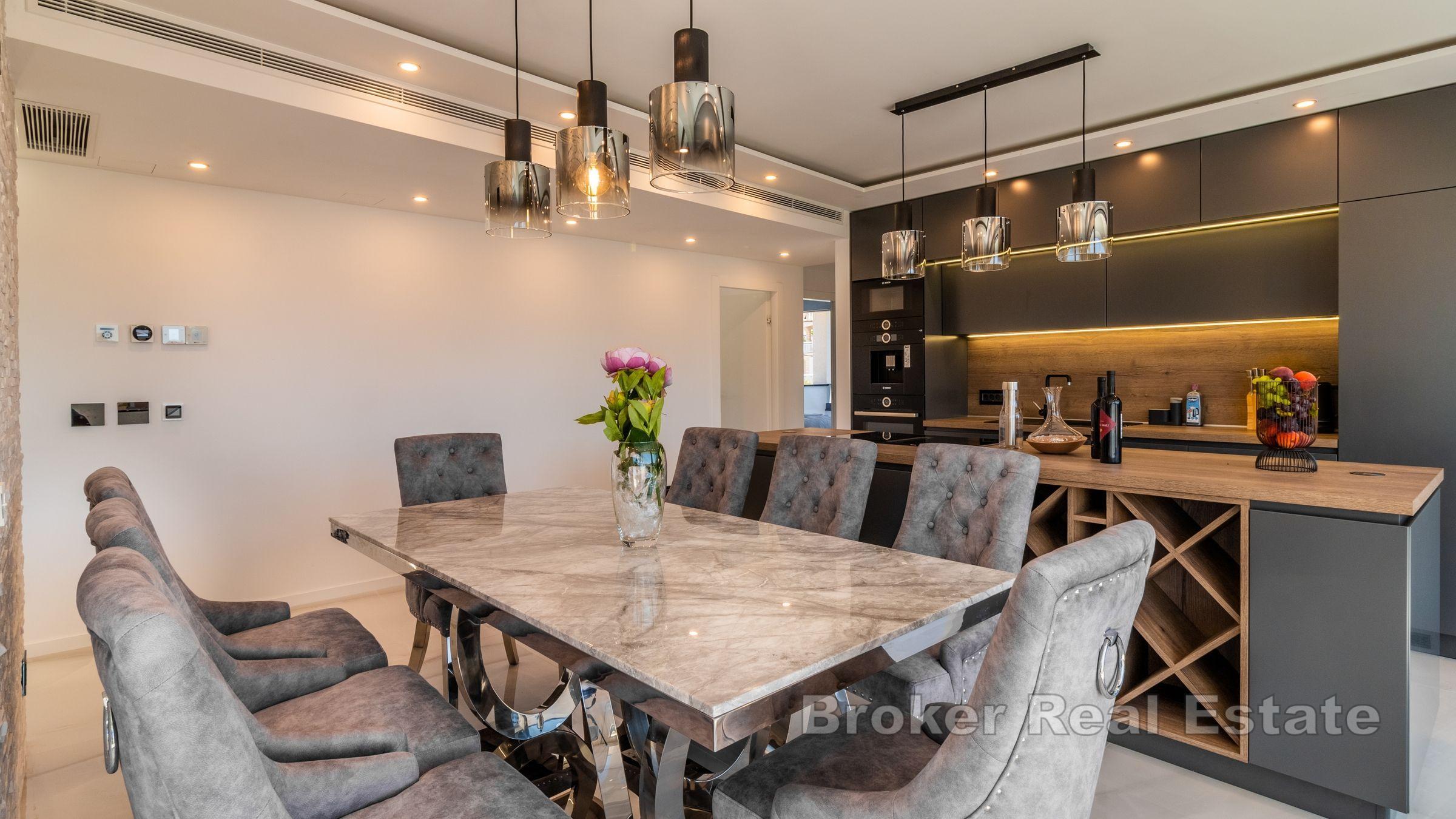 Nowo wybudowana willa z basenem w drugim rzędzie od morza