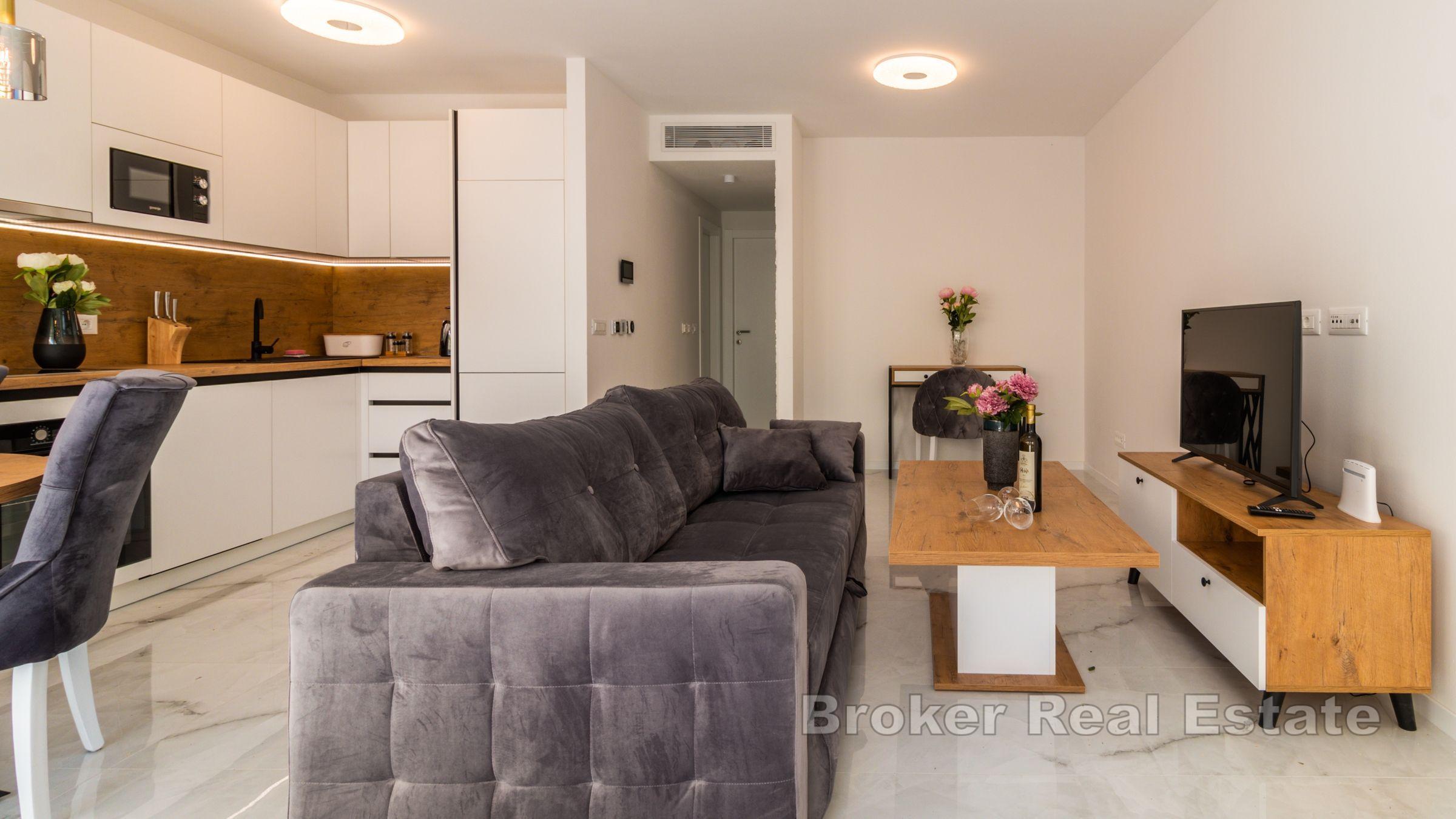 Nowo wybudowana willa z basenem w drugim rzędzie od morza