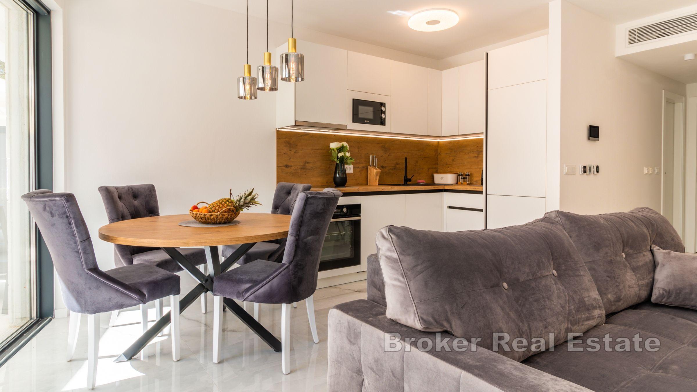 Nowo wybudowana willa z basenem w drugim rzędzie od morza