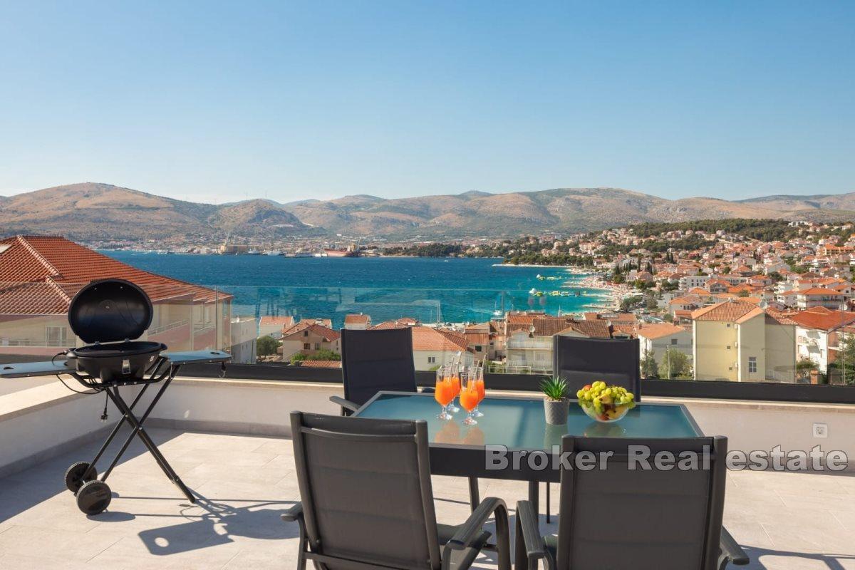 Appartement luxueux dans un immeuble neuf près de la mer