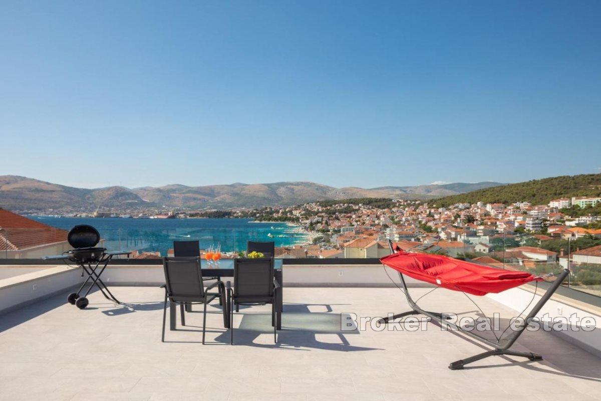 Appartement luxueux dans un immeuble neuf près de la mer