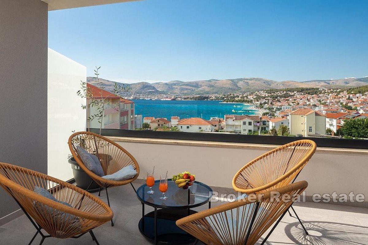 Appartement luxueux dans un immeuble neuf près de la mer