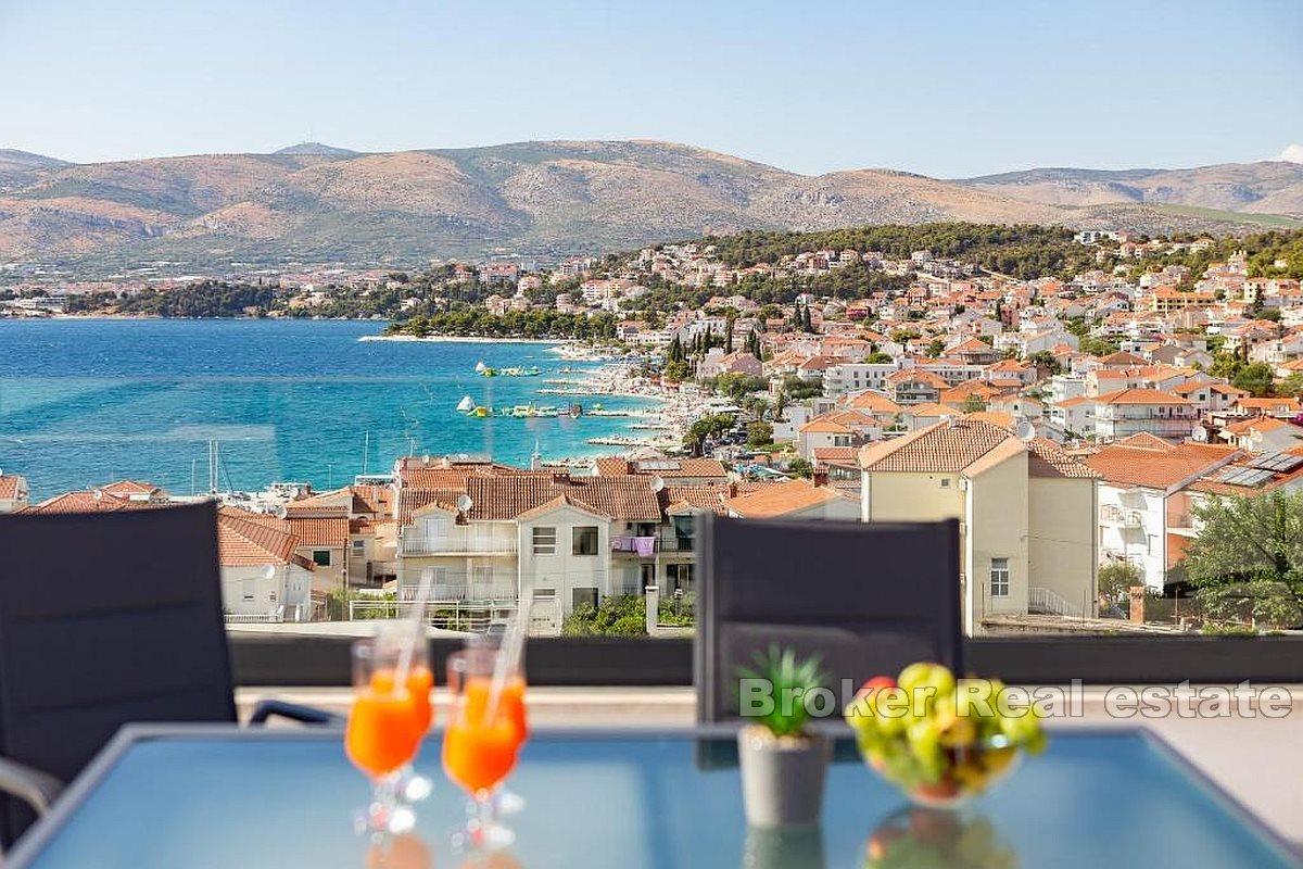 Appartement luxueux dans un immeuble neuf près de la mer
