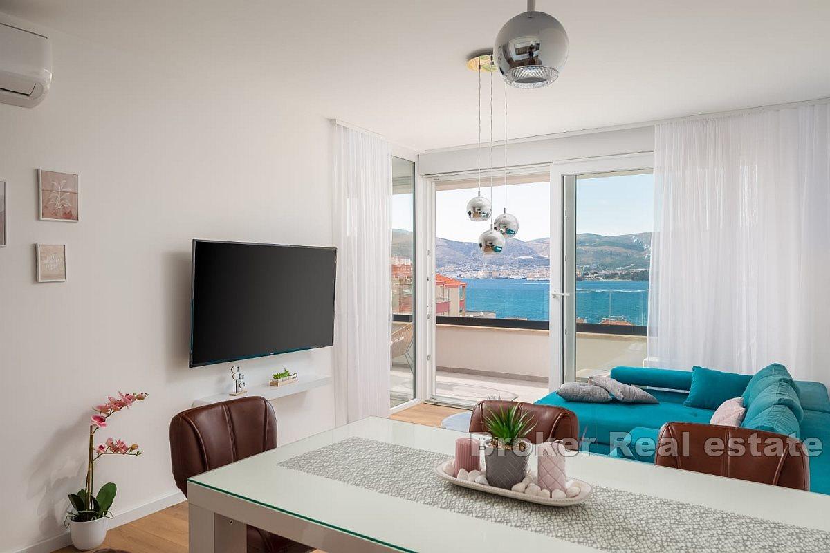 Appartement luxueux dans un immeuble neuf près de la mer