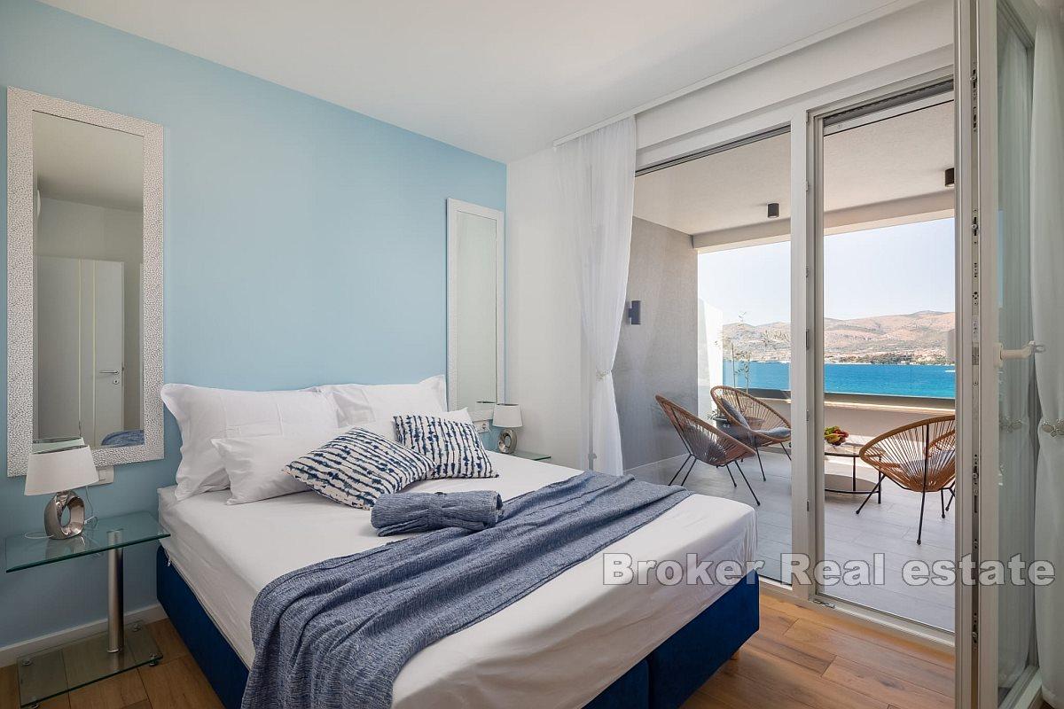 Appartement luxueux dans un immeuble neuf près de la mer