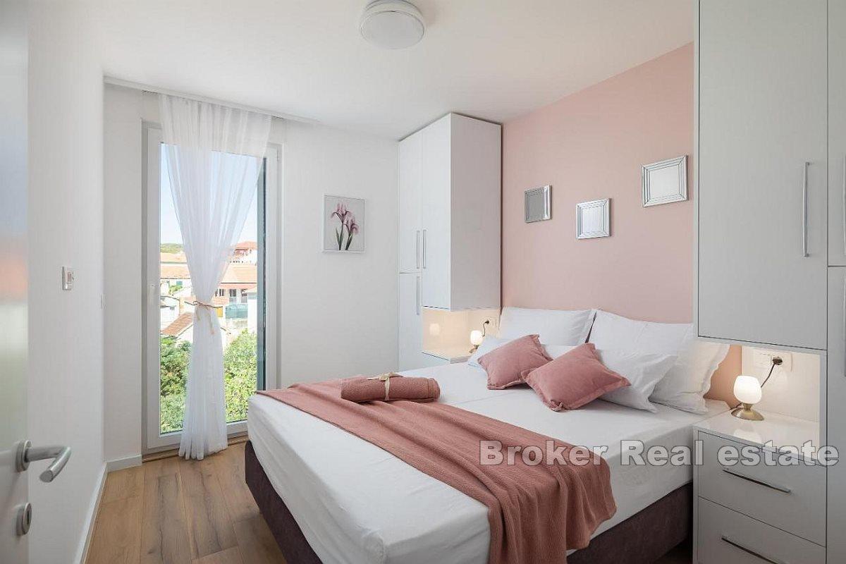 Appartement luxueux dans un immeuble neuf près de la mer