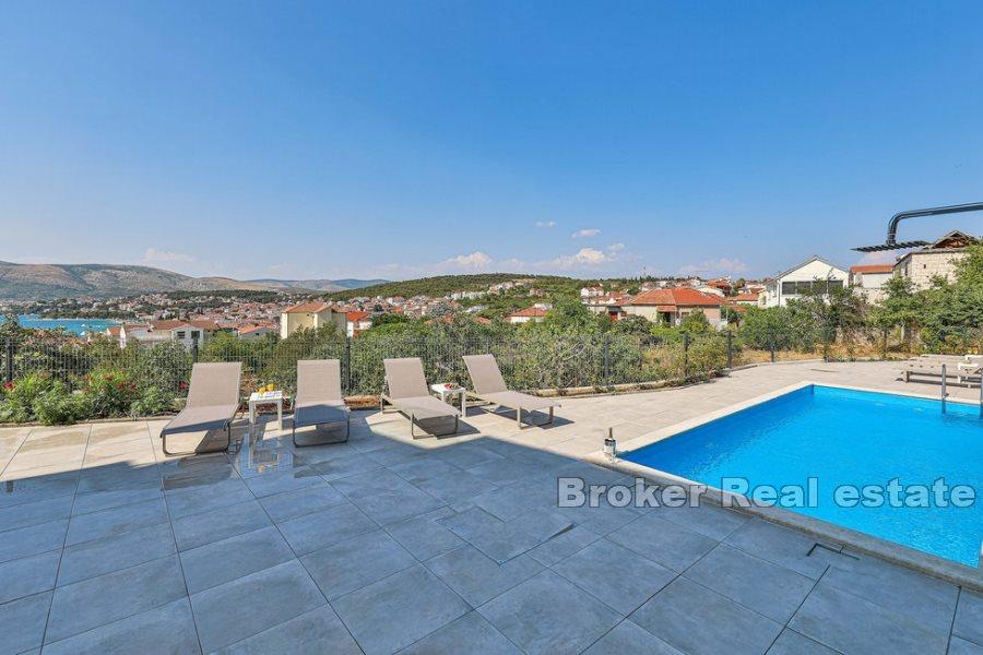 001-2035-186-Ciovo-Luxury-one-bedroom-apartment-with-sea-view-for-rent