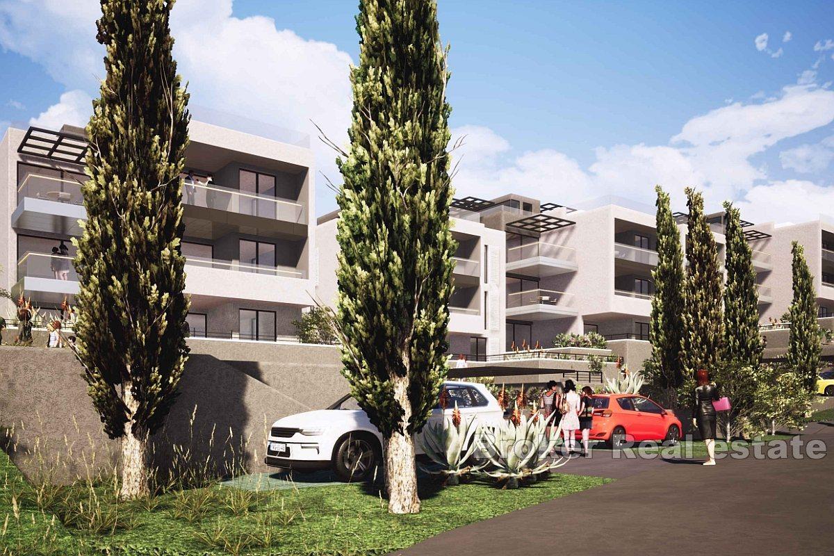 Appartamento attico con piscina e vista mare